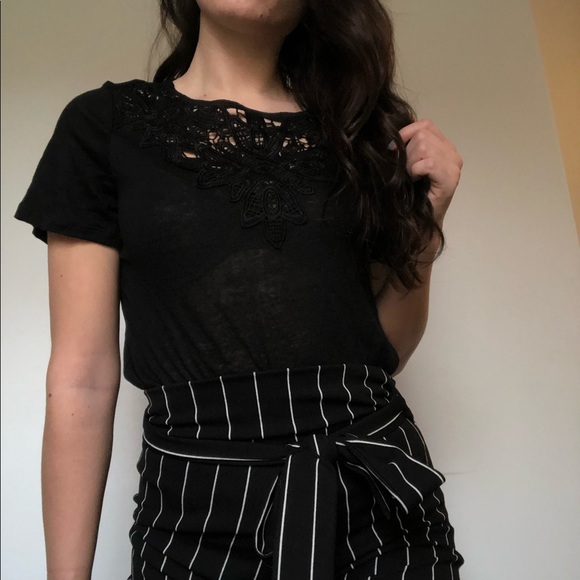 Anthropologie Embroidered T-Shirt Size Medium - Picture 1 of 1